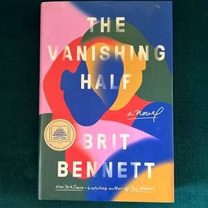 The Vanishing Half by Brit Bennet - EUC 🏆